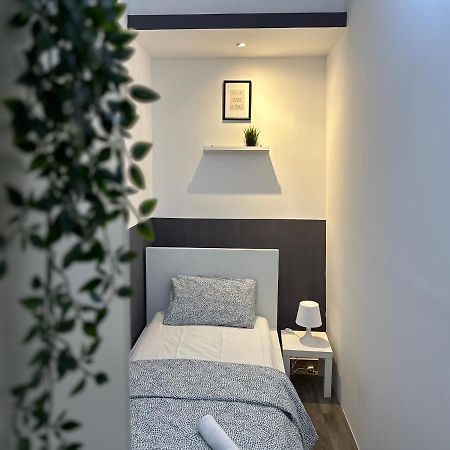 Traveller Partition Room In Al Barsha 1 Near Metro Dubai Eksteriør billede