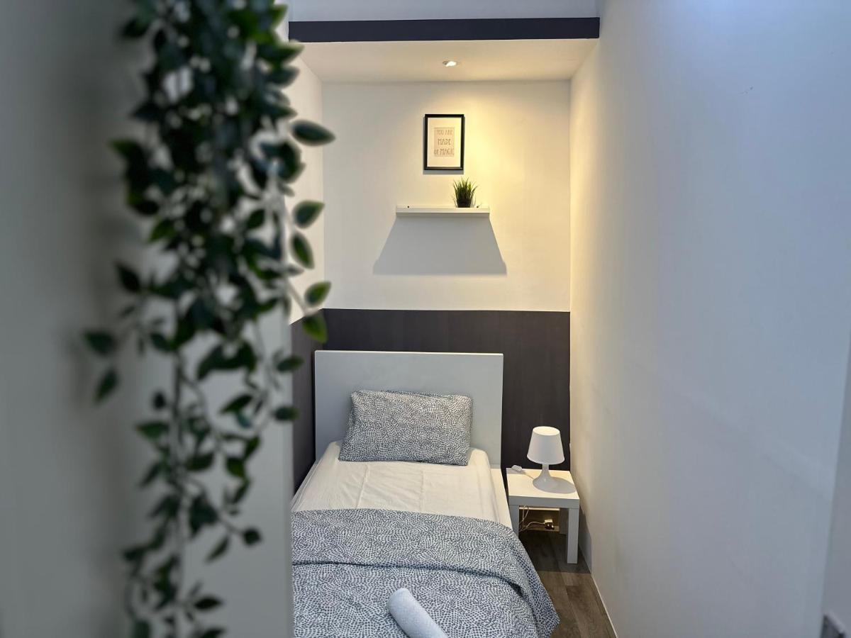 Traveller Partition Room In Al Barsha 1 Near Metro Dubai Eksteriør billede